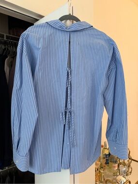 Abercrombie & Fitch Open Back Blue/White Pinstripe Women’s Button-up Shirt